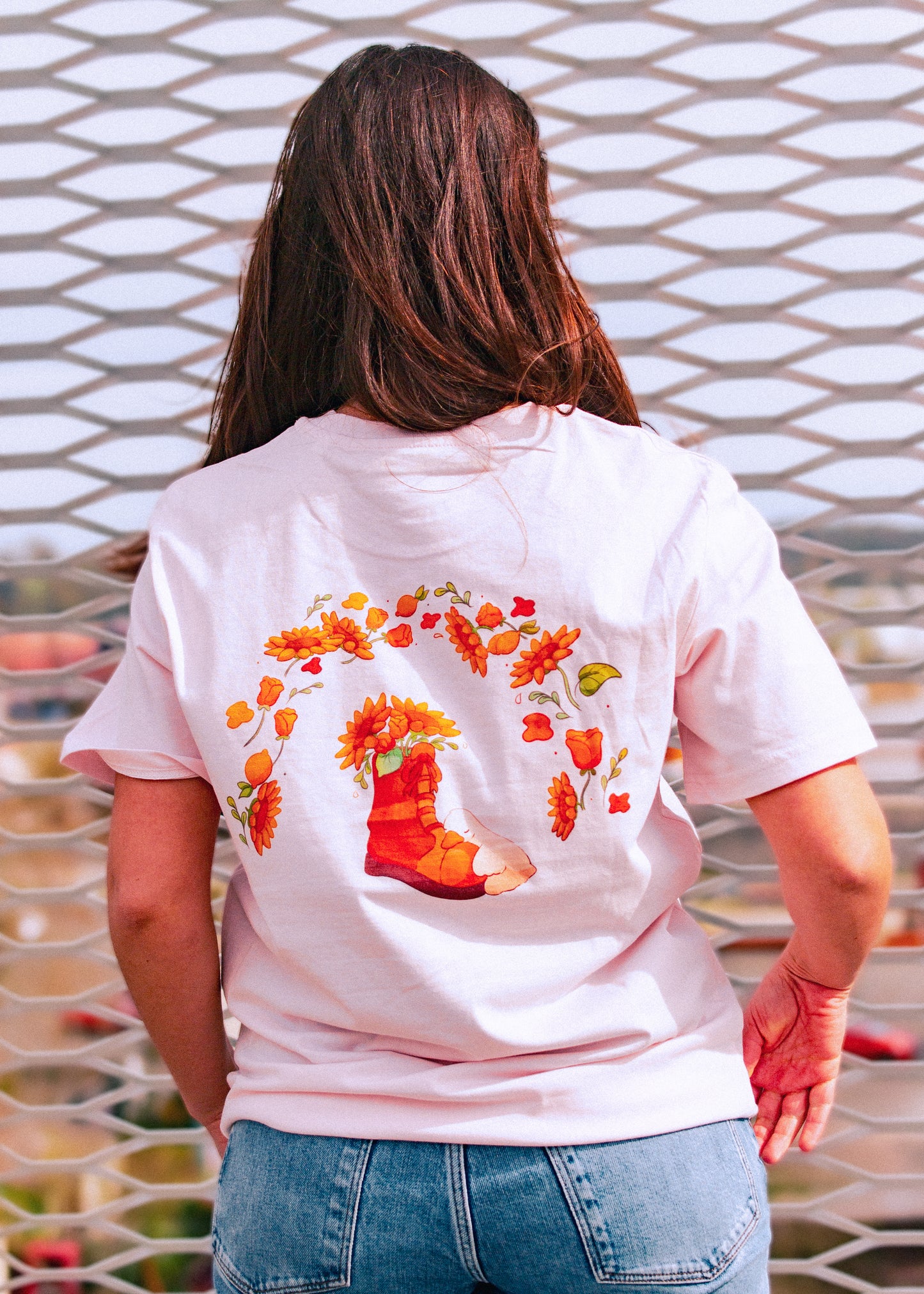 UNISEX T-shirt - Duckling and the flowered boot